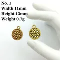 Makroaufnahme retro goldener Legierung-Anhänger mit Webstruktur für DIY-Schmuck - 1# Gewebte runde Platte