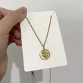 Collier en acier titane doré avec pendentif circulaire ajouré lune et œil sur carte - DN104 Œil de Lune