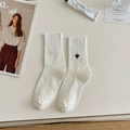 Calze bianche a righe verticali con un piccolo ricamo a forma di ape nera - Taglia unica / Bianco Puro