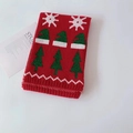 Roter Weihnachtsstrickschal mit weißen Schneeflocken und grünen Bäumen für Kinder - Schneeflocke Weihnachten Rot