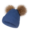 Bonnet en tricot bleu avec deux pompons en fourrure marron en fil doux pour l'hiver - Bleu