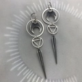 Antike silberne Mond- und Dreieck-Punk-Ohrringe mit langen geometrischen Metallspitzen - Stil A (Mond Stachel)