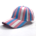 Cappellino da baseball a strisce arcobaleno rosa e blu per protezione solare - A Righe Rosa/Blu/Bianco (Tema Transgender)