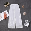 Detailansicht der weißen Paillettenhose mit weitem Bein für elegante Party-Outfits - S / Weiß