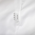 Détail de la texture 100% coton et étiquette d'entretien sur une robe blanche - S / 100 % coton / Blanc