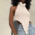 Dettaglio del top in maglia beige a collo alto con orlo irregolare e trama fine - Taglia S / Bianco avorio