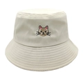 Dettaglio del ricamo a gatto su un cappello a secchiello in tela di cotone beige rifinito - M (56-58cm) / Beige