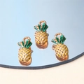 Trois mini breloques d'ananas en alliage pour bijoux avec finition en émail jaune et vert - Style 3