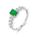 Ring aus S925 Sterlingsilber mit grünem Zirkon im Smaragdschliff und Blattakzenten - US 6 / Silber/Grün