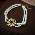 Collar de perlas de doble capa con colgante de flor de gemas rosas y amarillas en gota - Collar de Perlas de Flores Amarillas Moradas (HN4091)