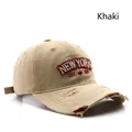 Khakifarbene Baseballkappe mit roter New York Stickerei und Distressed-Waschung - Khaki