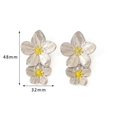 Dettaglio dimensioni orecchini a fiore argento lunghi 48mm e larghi 32mm - Stile Fiore a Doppio Strato Sovrapposto (HF-E3342)