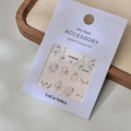 Bijoux à ongles argentés avec perles blanches et formes de nœuds sur emballage - MJ-051 Marquage à l'argent