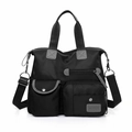 Detalle de bolso de viaje en nailon negro con asas de cincha gris y múltiples bolsillos - Negro