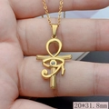 Dettaglio del ciondolo Occhio di Horus dorato con zircone e misure 20*31,8mm - Bianco