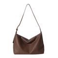 Borsa hobo marrone in pelle intrecciata con tracolla regolabile e design a croce - Marrone Scuro