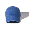 Détail de la casquette de baseball en coton lavé bleu montrant la texture vintage - Bleu lac