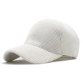 Detalle de tela de pana blanca con hilos plateados brillantes en una gorra de béisbol - Ajustable / Blanco