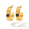 Gold-plated C-shaped textured earrings featuring a square black zircon stone - Black Zircon (KDE994) / Gold