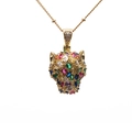 Halskette mit goldener Leopardenkopf-Anhänger und bunten Edelsteinen auf weißem Hintergrund - Bunte Edelsteine Gold Leopardenkopf (ML-CN001329CX)