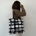 Zwarte canvas shopper met witte kattenprints en een ruim, minimalistisch casual design - Japanse Kat Zwart Dubbelzijdig