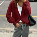 Cardigan en maille rouge avec col en V, boutons noirs et manches longues pour femmes - S / Hauts / Bordeaux