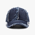 Berretto da baseball in denim blu scuro con bordi sfrangiati vintage e dettagli consumati - Blu navy
