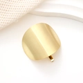 Dettaglio del fermaglio dorato che mostra la finitura satinata e il design minimalista - Oro Spazzolato / Oro