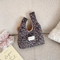 Blumige Canvas-Tasche mit warmem Sherpa-Futter und süßen ästhetischen Blumenmustern - Schwarz