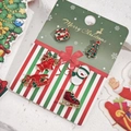 Détail d'un lot de 6 broches de Noël en émail avec bonhomme de neige sur carte cadeau décorée - Z256-3/Bottes de Neige/Ensemble de 6 Pièces