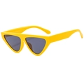 Gafas de sol triangulares ojo de gato en amarillo vibrante con cristales oscuros chic - Amarillo