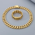 Detailed view of the gold Cuban link chain necklace and bracelet set with metallic luster - 45cm / Gold