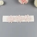 Elastic baby headband with three light pink lace flowers and central pearls decoration - Lace 3 Flowers Pink