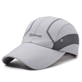 Gorra deportiva gris de secado rápido con malla transpirable y logo bordado - Gris claro