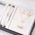 Vlinder parel sieradenset met ketting en oorbellen in een witte geschenkverpakking - Vlinder Parel Ketting Armband Ring en Oorbellen Set / Wit