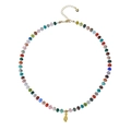 Collana boho con perline di pietre preziose colorate e pendente a goccia dorato - Lettera G