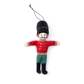 Soldat Casse-Noisette en peluche rouge et vert avec détails dorés pour Noël - Chapeau Noir Manteau Rouge