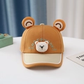 Dettaglio del cappellino bimbo con orecchie 3D e ricamo di un tenero orsetto - Orso Felice Arancione