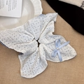 Coletero de encaje a cuadros azules con lazo estilo ballet y perla central - Coletero de Pañuelo Cuadrado a Cuadros Azules