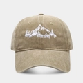 Detalle de gorra de béisbol de algodón lavado caqui con bordado de montañas blancas - Ajustable / Caqui