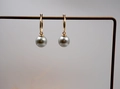 Orecchini a cerchio minimalisti in oro 18K con eleganti perle tonde grigie - Orecchini / 12mm / Grigio Melange