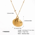 Dettaglio della collana a conchiglia dorata con specifiche tecniche su peso e misure - Collana a Catena con Ciondolo a Conchiglia Dorata (YYN025039)