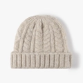 Bonnet en maille beige avoine avec torsades classiques et protection des oreilles - Kaki