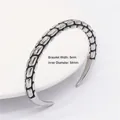 Detailansicht eines 5mm breiten Vintage-Stahlarmbands mit Schuppenmuster-Struktur - Gewebtes Schuppenmuster (Stil 9)