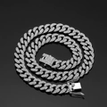 Dettaglio della catena cubana argento con cristalli scintillanti e chiusura a scatola - Collana 45cm / Argento