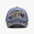 Casquette baseball délavée bleu et gris avec broderie écusson requin et détails effilés - Réglable / Bleu Ciel et Gris Foncé