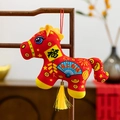 Adorno colgante de mascota de peluche del caballo del zodiaco chino rojo con borlas - Caballo de Papel Cortado de Dos Patas-Rojo