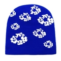 Dettaglio macro del berretto in maglia blu scuro con motivo floreale jacquard - M(54-60cm) / Blu Reale