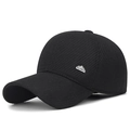 Herren Winter Baseballkappe in Schwarz mit Berg-Metalllogo und warmem Ohrenschutz - Verstellbar (55-60cm) / Schwarz