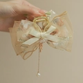 Pinza de pelo de malla beige con motivo floral, lazo de satén y perlas - Pinza Lazo con Borla / Albaricoque